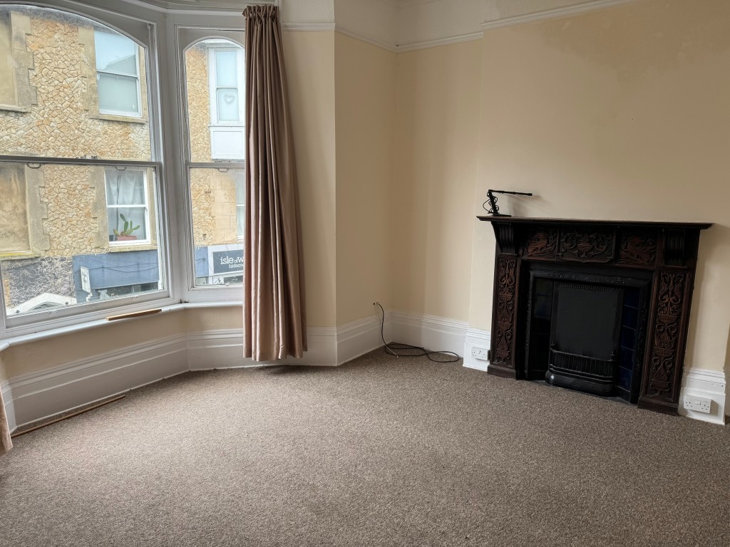 Lot: 28 - LANDMARK FREEHOLD COMMERCIAL BUILDING OVER FOUR FLOORS WITH REAR VEHICULAR ACCESS - Room with painted walls carpet and feature fireplace surround